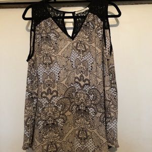 Daniel rain flowy cream and black top